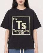 Mockup Boxy Heavyweight Tee Black female close-up 01