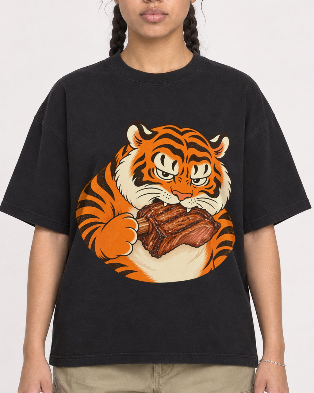 Mockup Boxy Heavyweight Tee Black female close-up 50