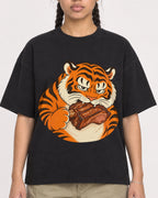 Mockup Boxy Heavyweight Tee Black female close-up 50