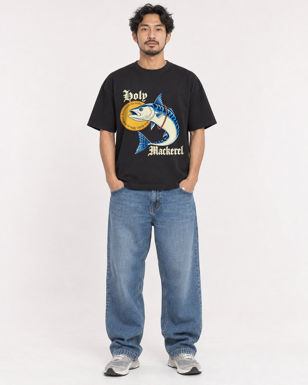 Mockup Boxy Heavyweight Tee Black male full-body 02