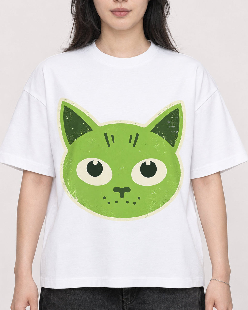 Mockup Boxy Heavyweight Tee White female close-up 13
