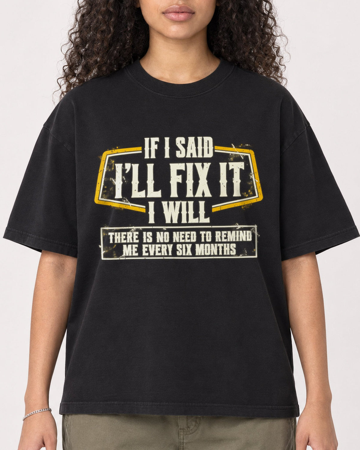 Mockup Boxy Heavyweight Tee Black female close-up 10