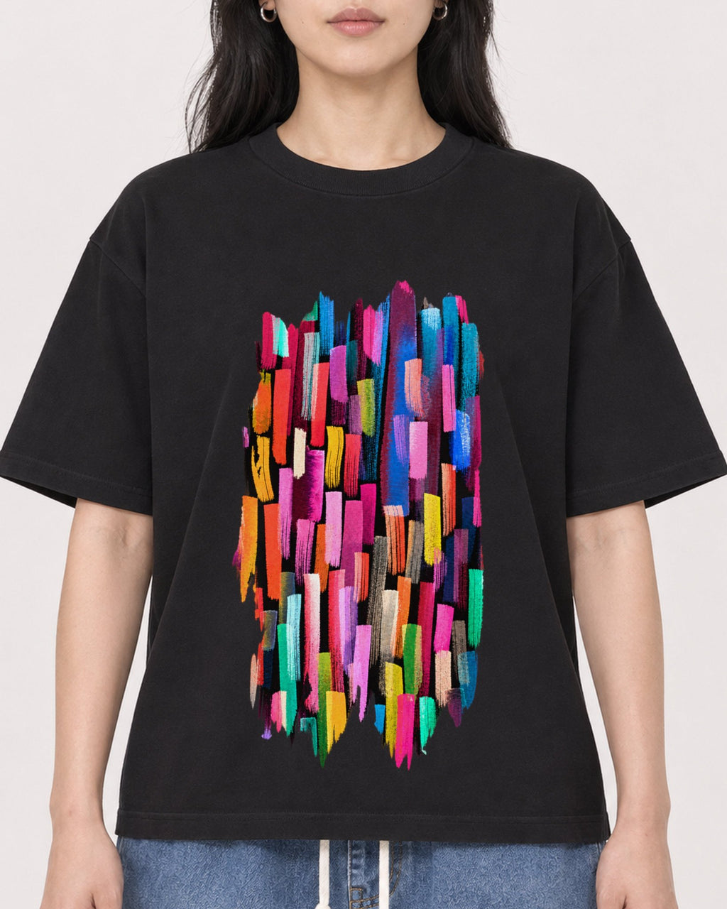 Mockup Boxy Heavyweight Tee Black female close-up 13