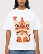 Mockup Boxy Heavyweight Tee White female close-up 45
