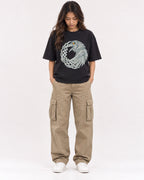 Mockup Boxy Heavyweight Tee Black female full-body 02