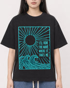 Mockup Boxy Heavyweight Tee Black female close-up 01