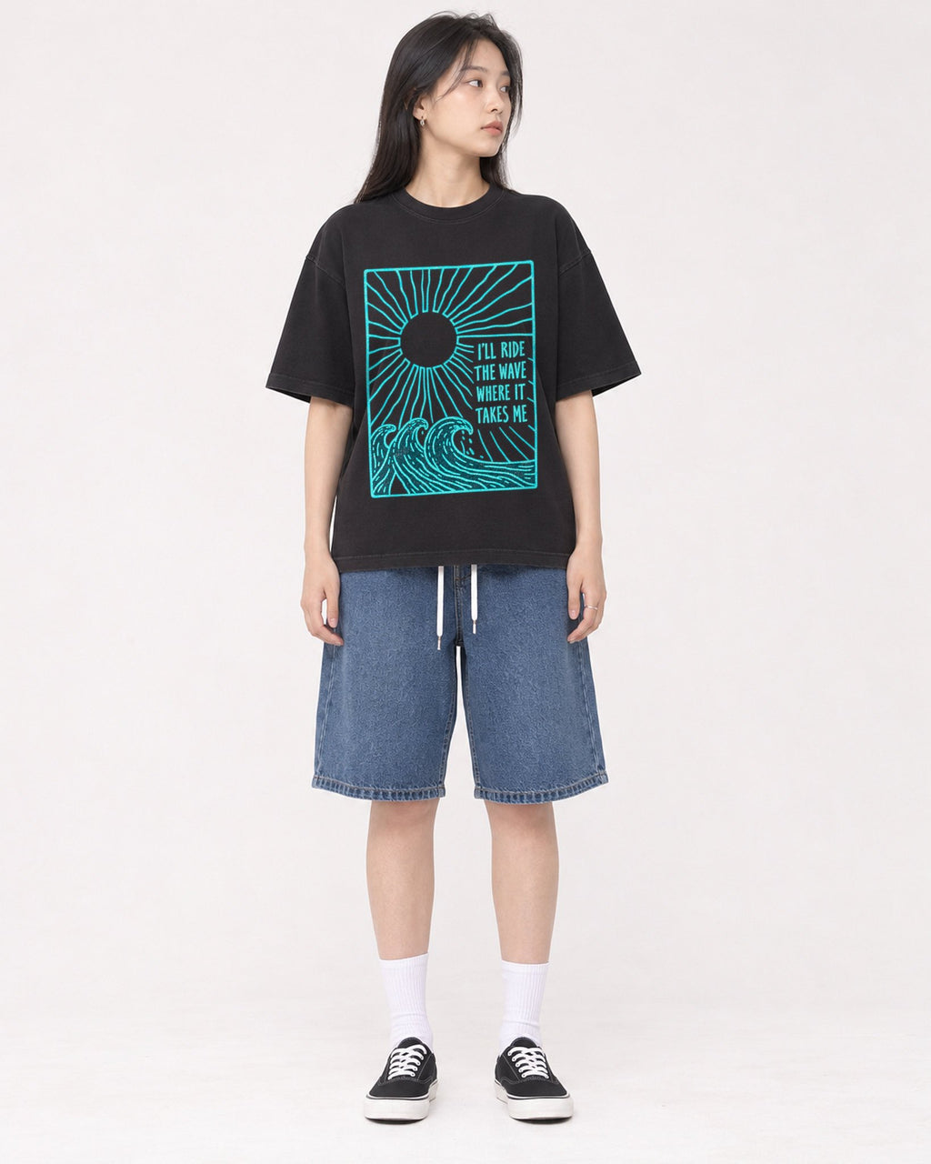 Mockup Boxy Heavyweight Tee Black female full-body 01