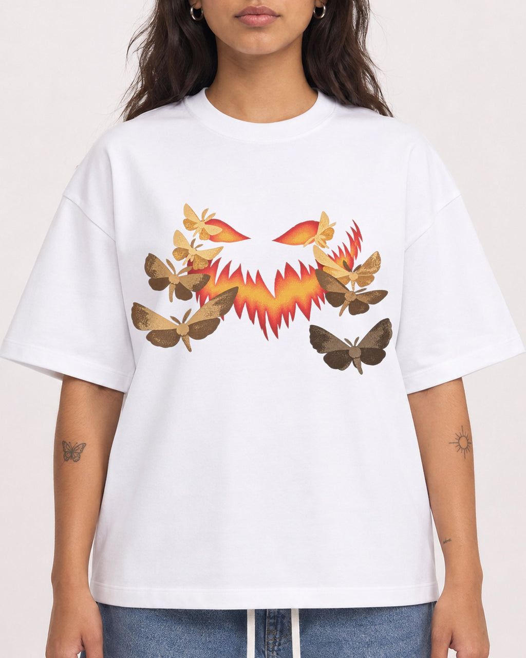 Mockup Boxy Heavyweight Tee White female close-up 06