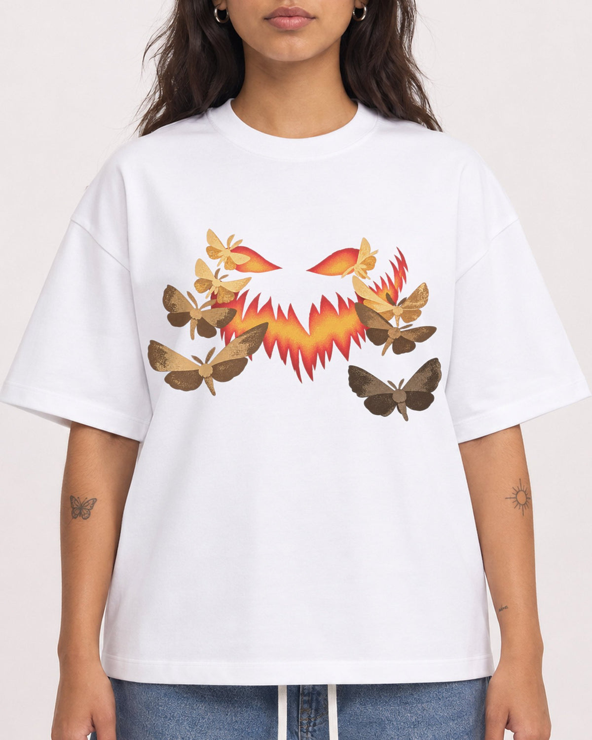 Mockup Boxy Heavyweight Tee White female close-up 06
