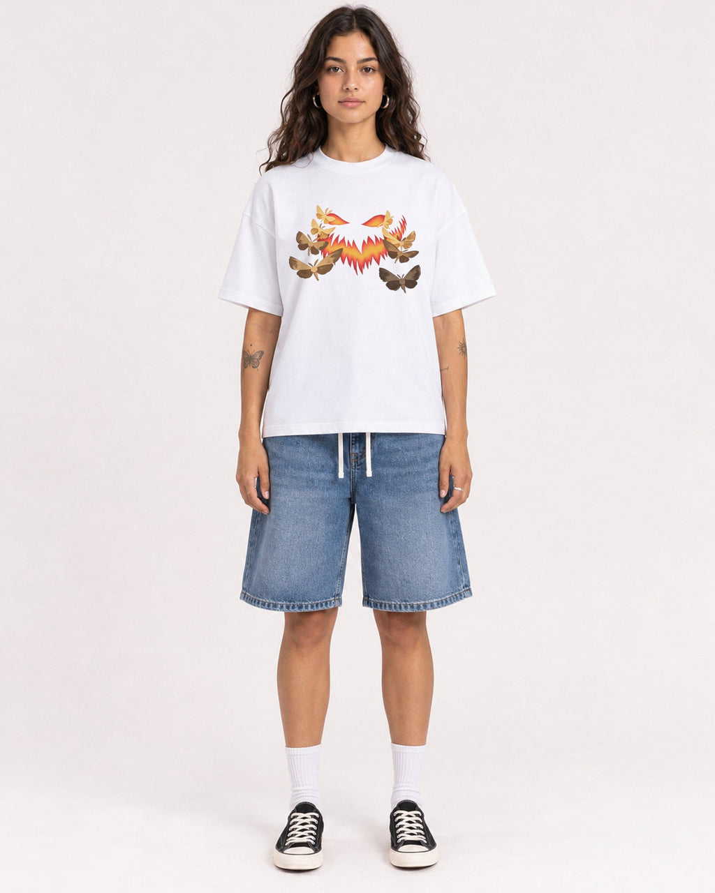 Mockup Boxy Heavyweight Tee White female full-body 06