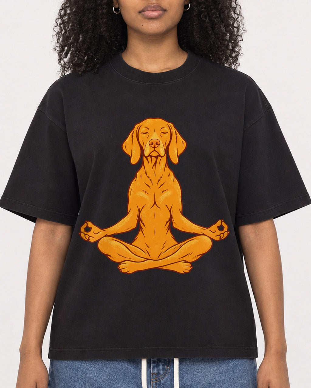 Mockup Boxy Heavyweight Tee Black female close-up 05