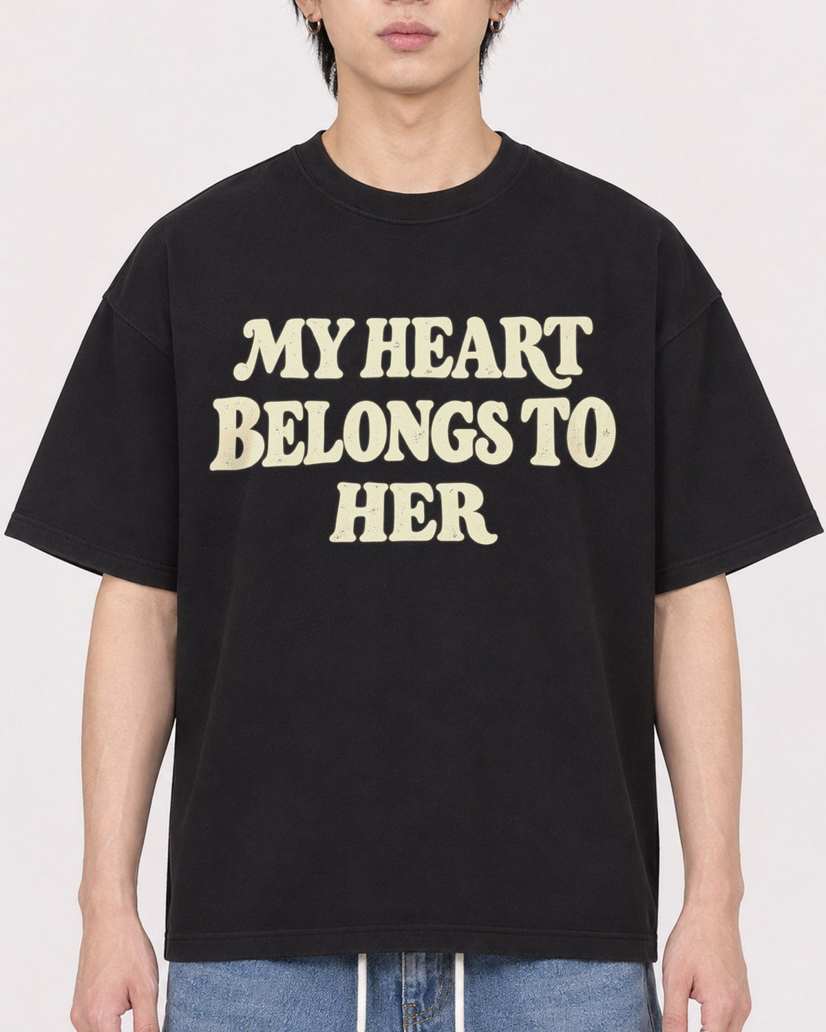 Mockup Boxy Heavyweight Tee Black male close-up 11