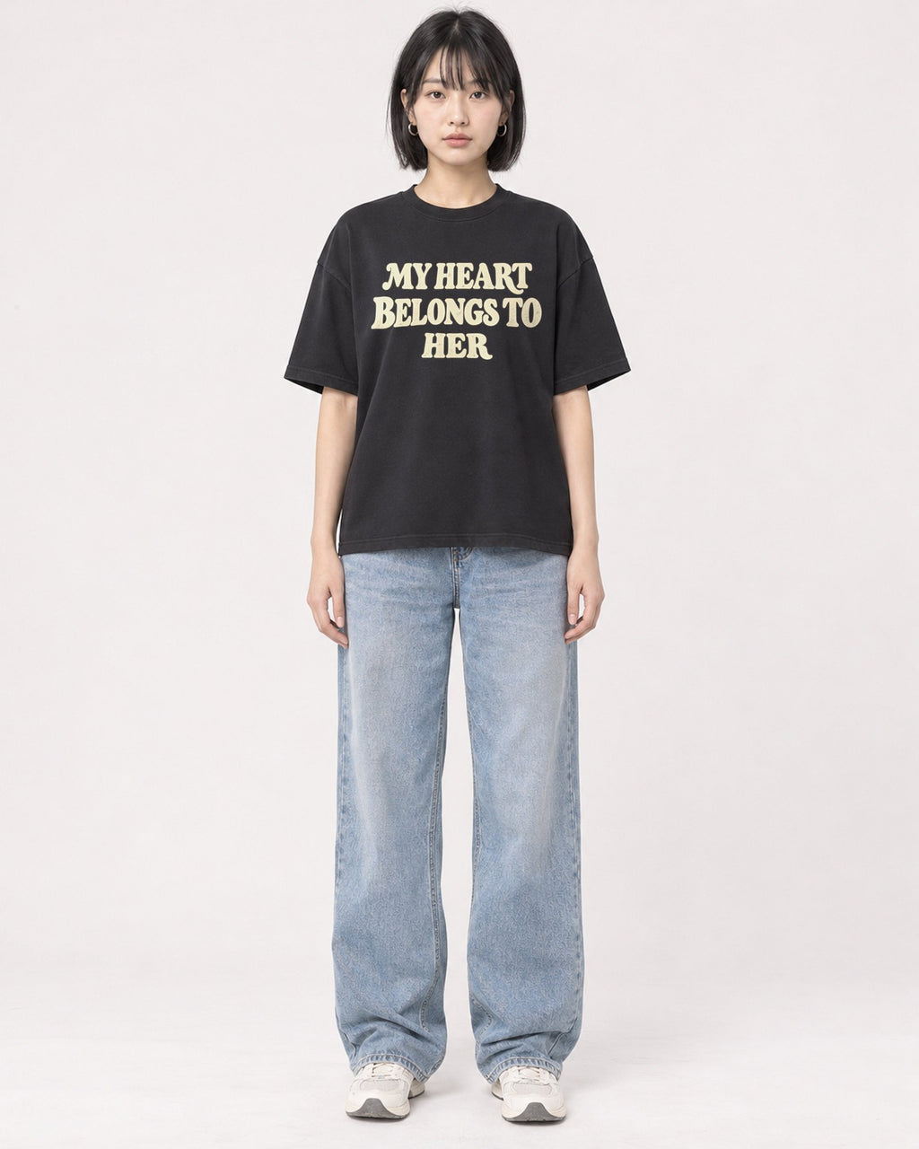 Mockup Boxy Heavyweight Tee Black female full-body 11