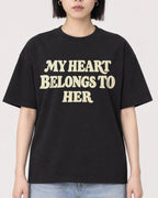 Mockup Boxy Heavyweight Tee Black female close-up 11
