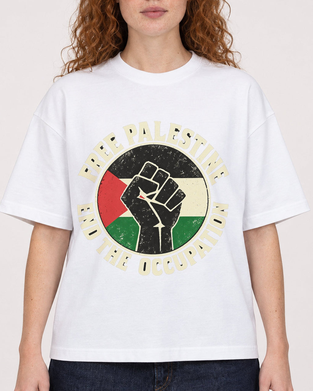 Mockup Boxy Heavyweight Tee White female close-up 09