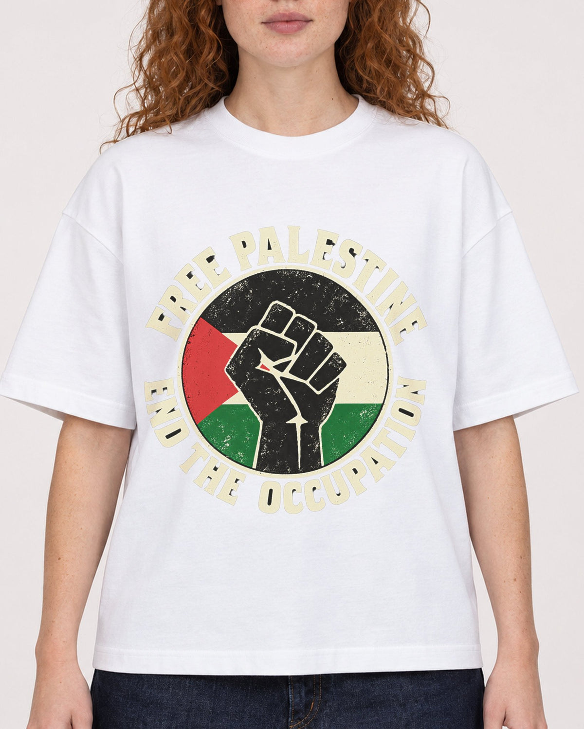 Mockup Boxy Heavyweight Tee White female close-up 09