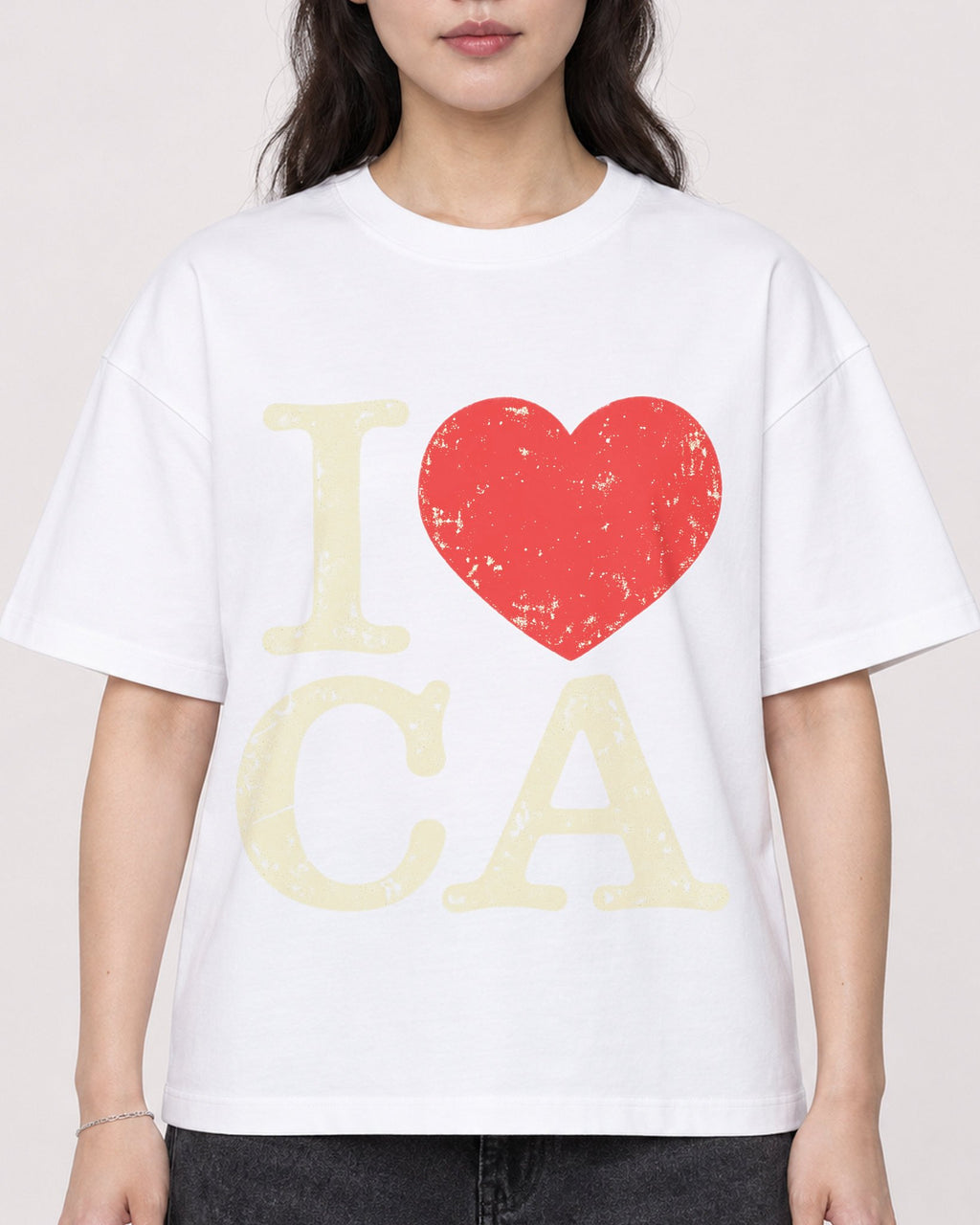 Mockup Boxy Heavyweight Tee White female close-up 03