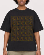 Mockup Boxy Heavyweight Tee Black female close-up 14