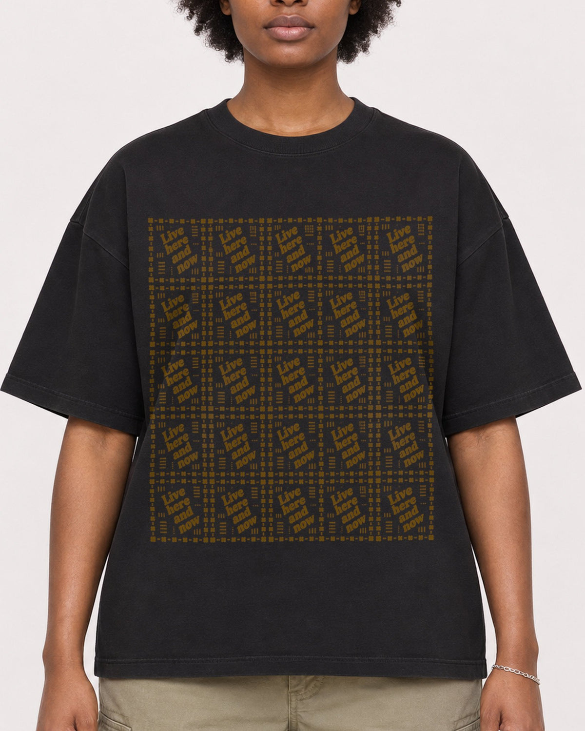 Mockup Boxy Heavyweight Tee Black female close-up 14
