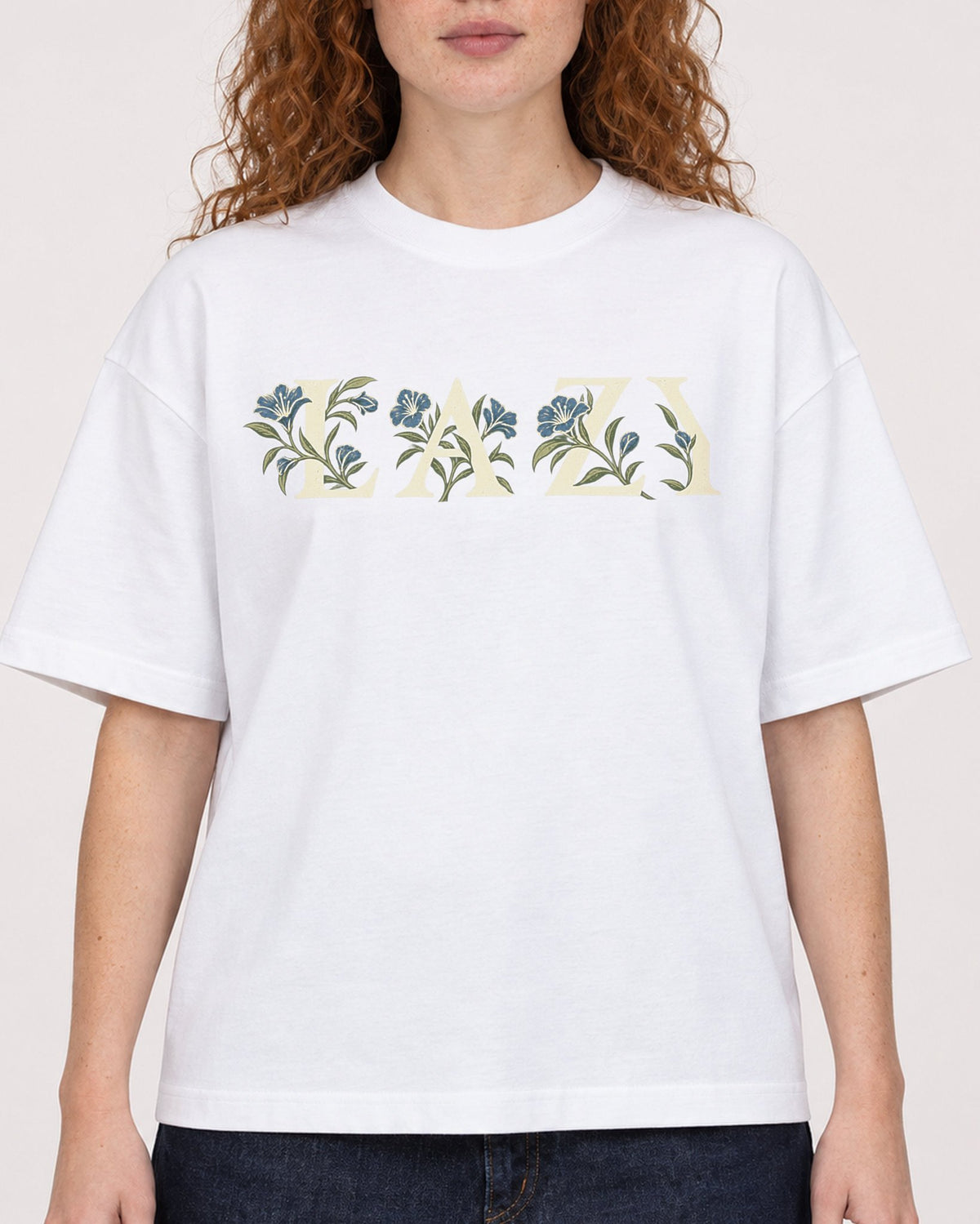 Mockup Boxy Heavyweight Tee White female close-up 09