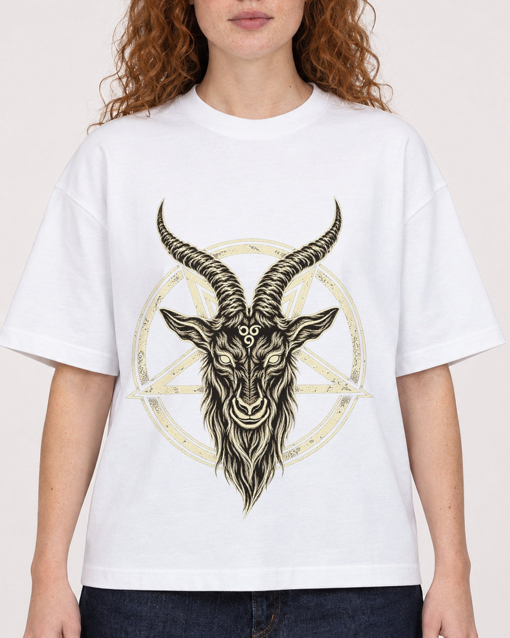 Mockup Boxy Heavyweight Tee White female close-up 09