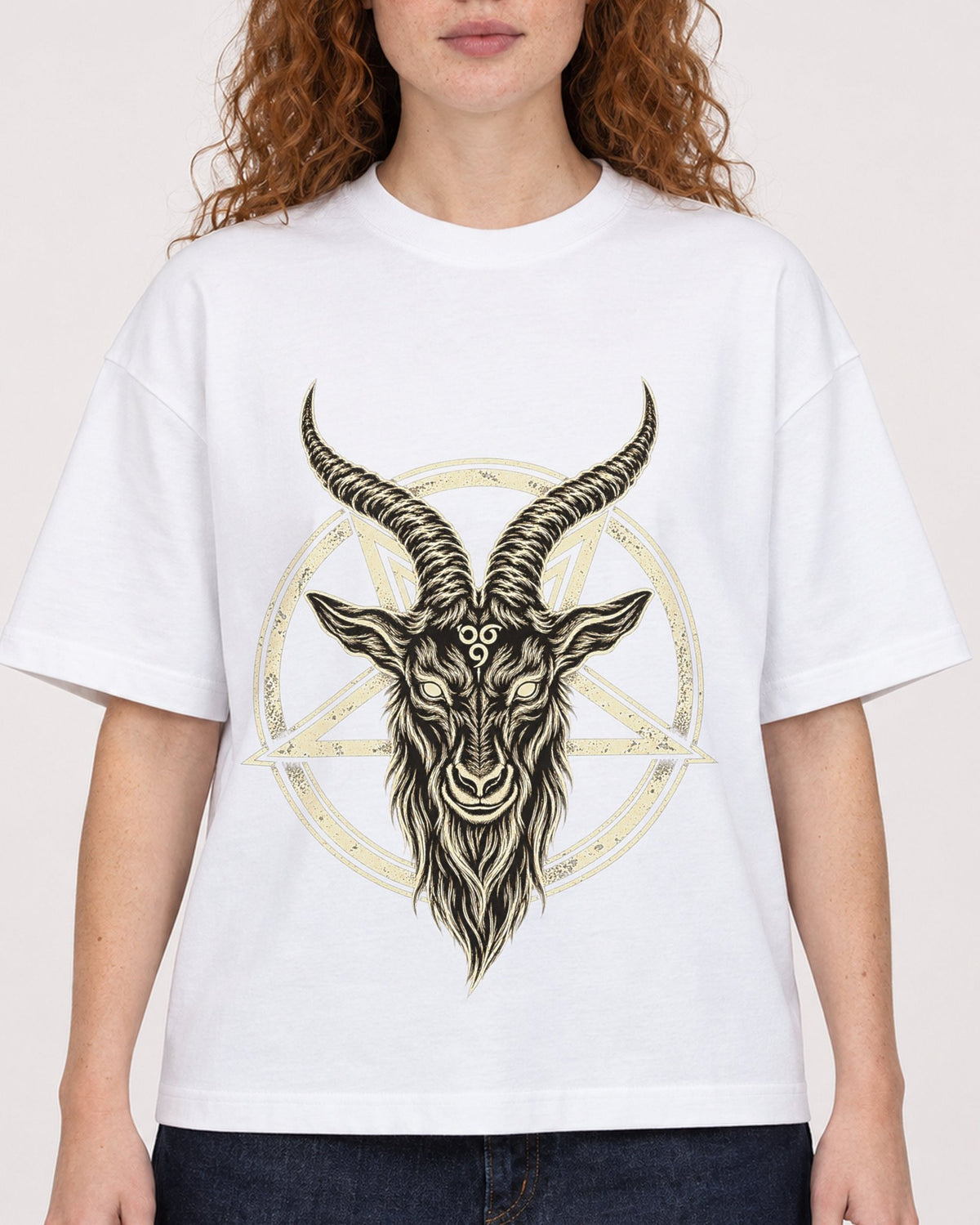Mockup Boxy Heavyweight Tee White female close-up 09