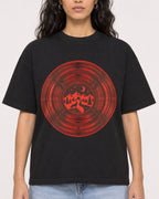 Mockup Boxy Heavyweight Tee Black female close-up 07