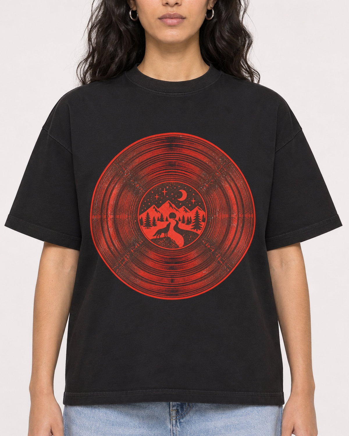 Mockup Boxy Heavyweight Tee Black female close-up 07
