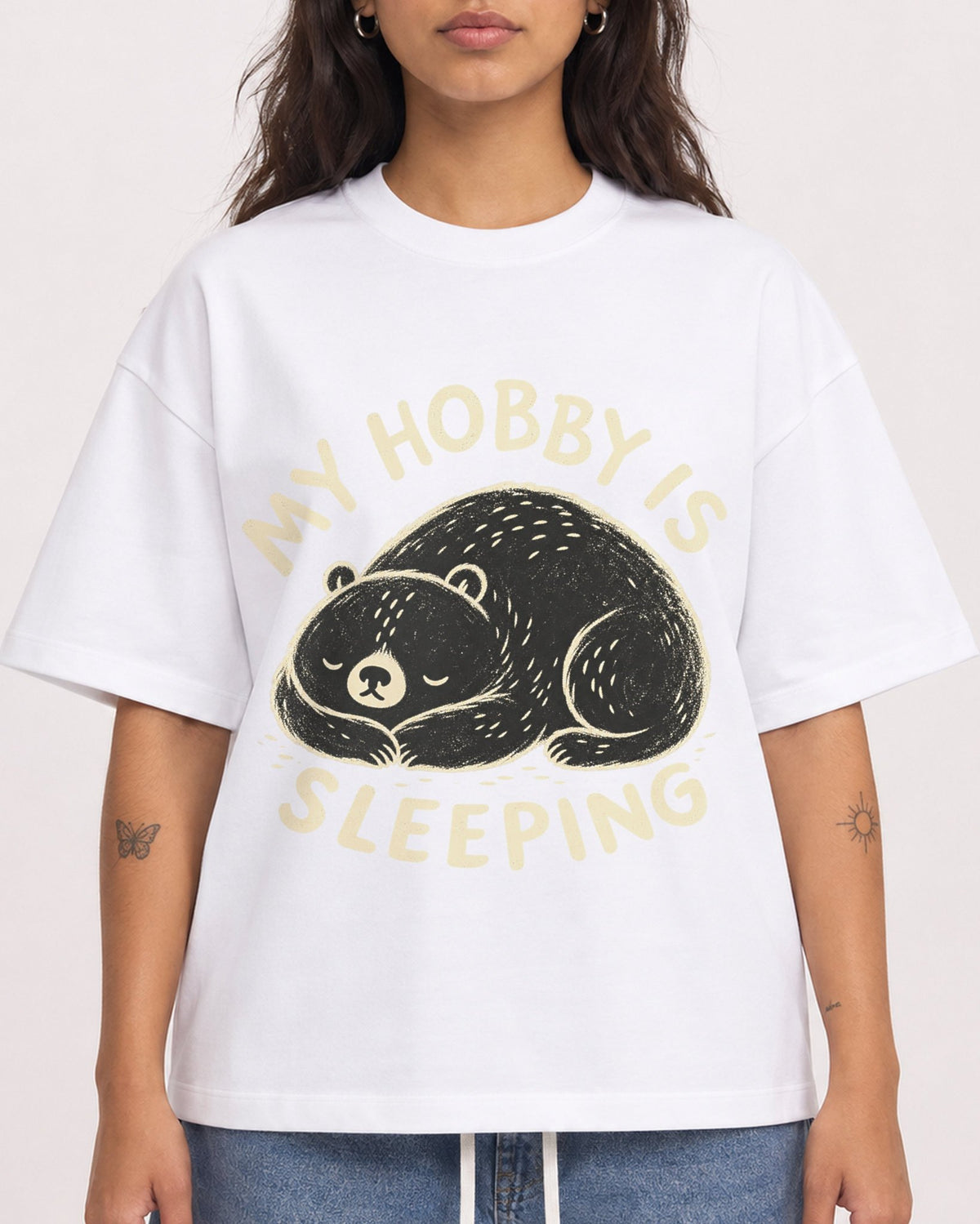 Mockup Boxy Heavyweight Tee White female close-up 06