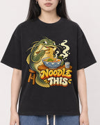 Mockup Boxy Heavyweight Tee Black female close-up 01