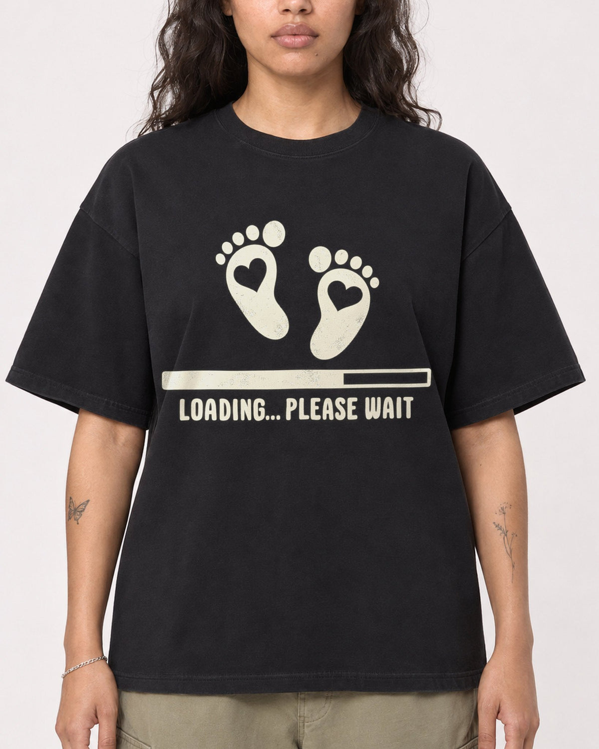 Mockup Boxy Heavyweight Tee Black female close-up 30