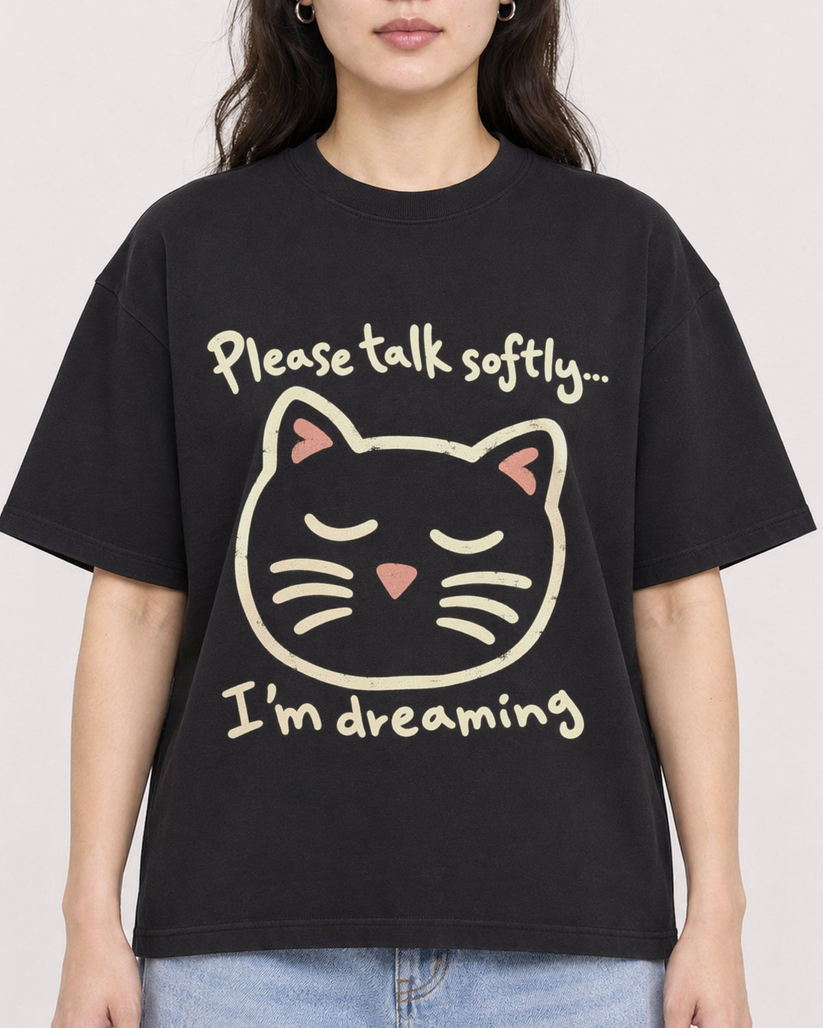 Mockup Boxy Heavyweight Tee Black female close-up 03