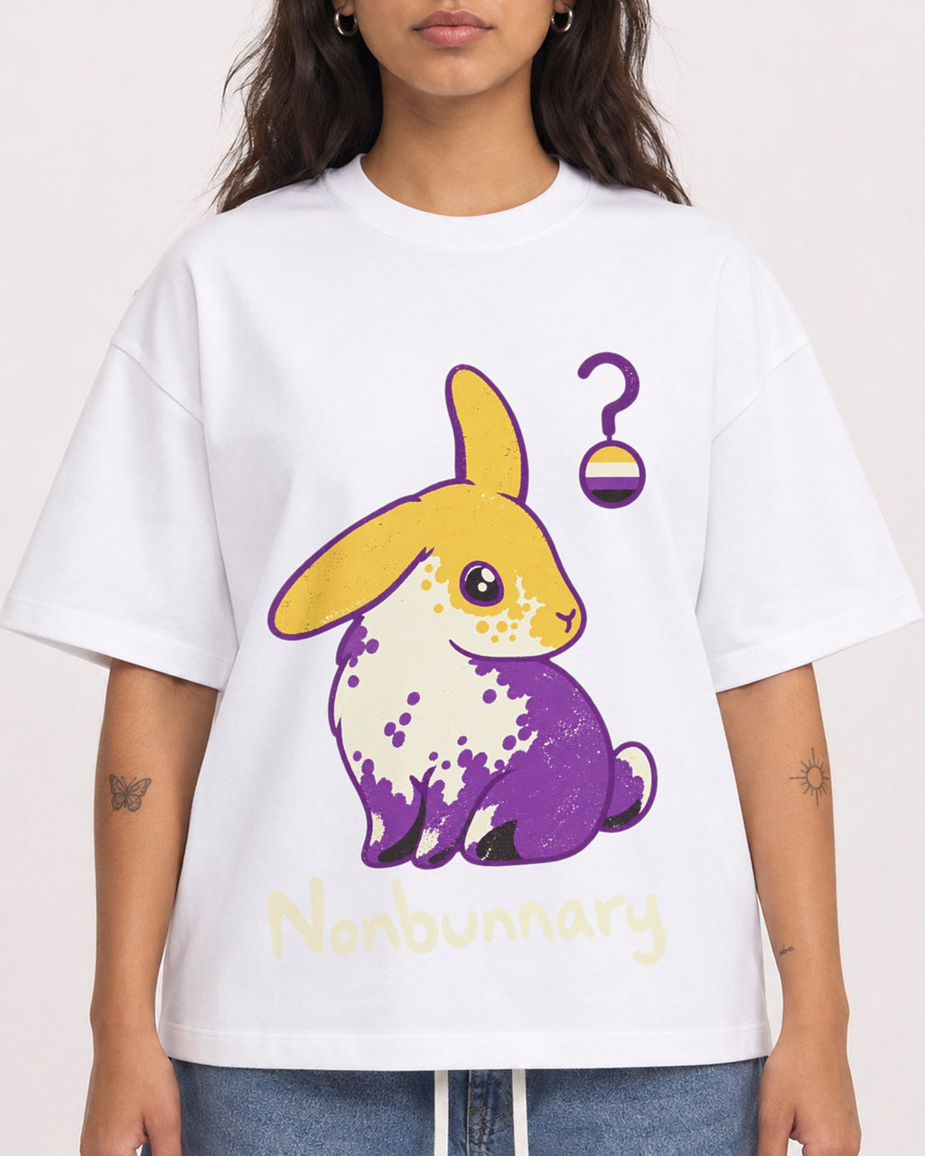 Mockup Boxy Heavyweight Tee White female close-up 06