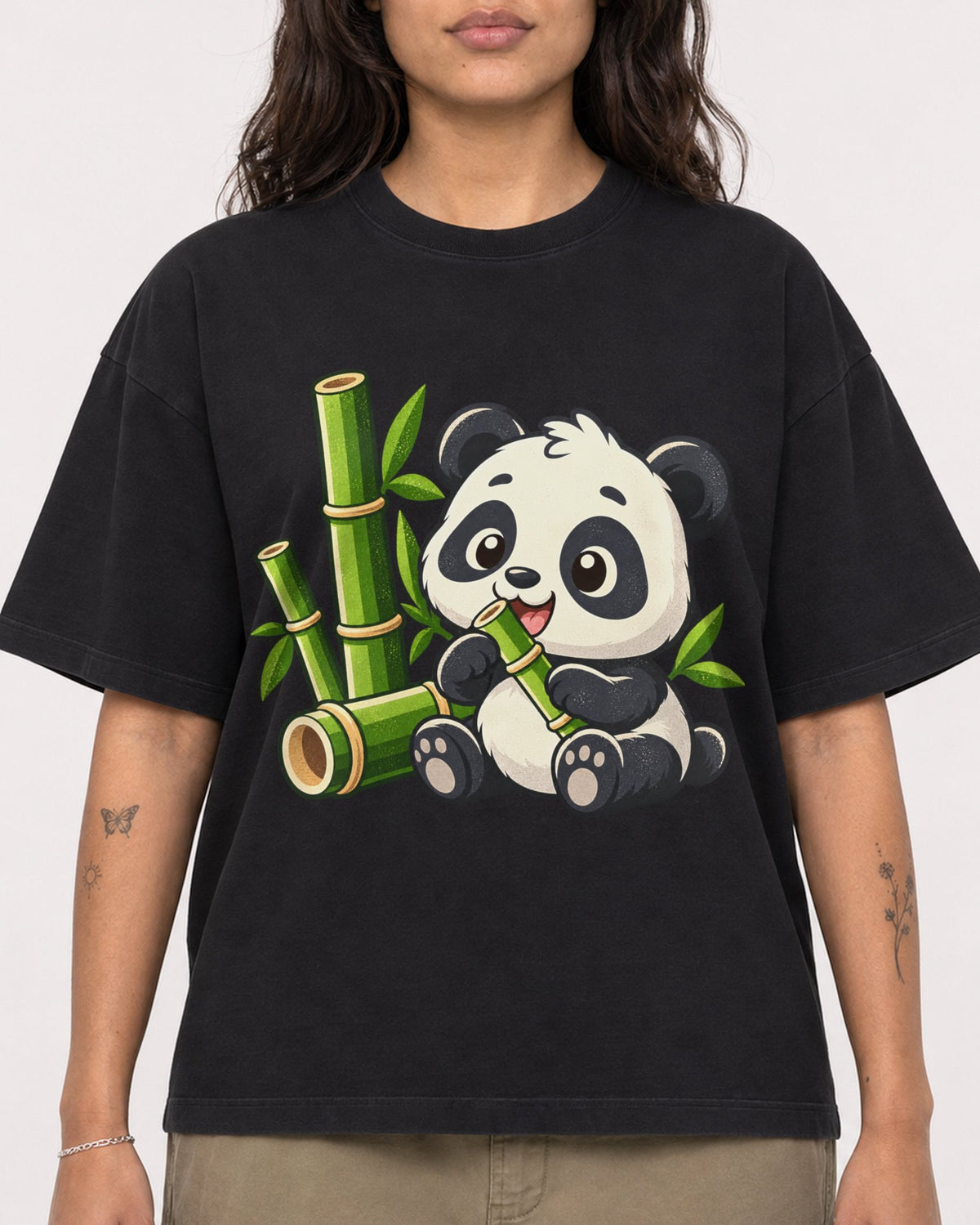 Mockup Boxy Heavyweight Tee Black female close-up 06