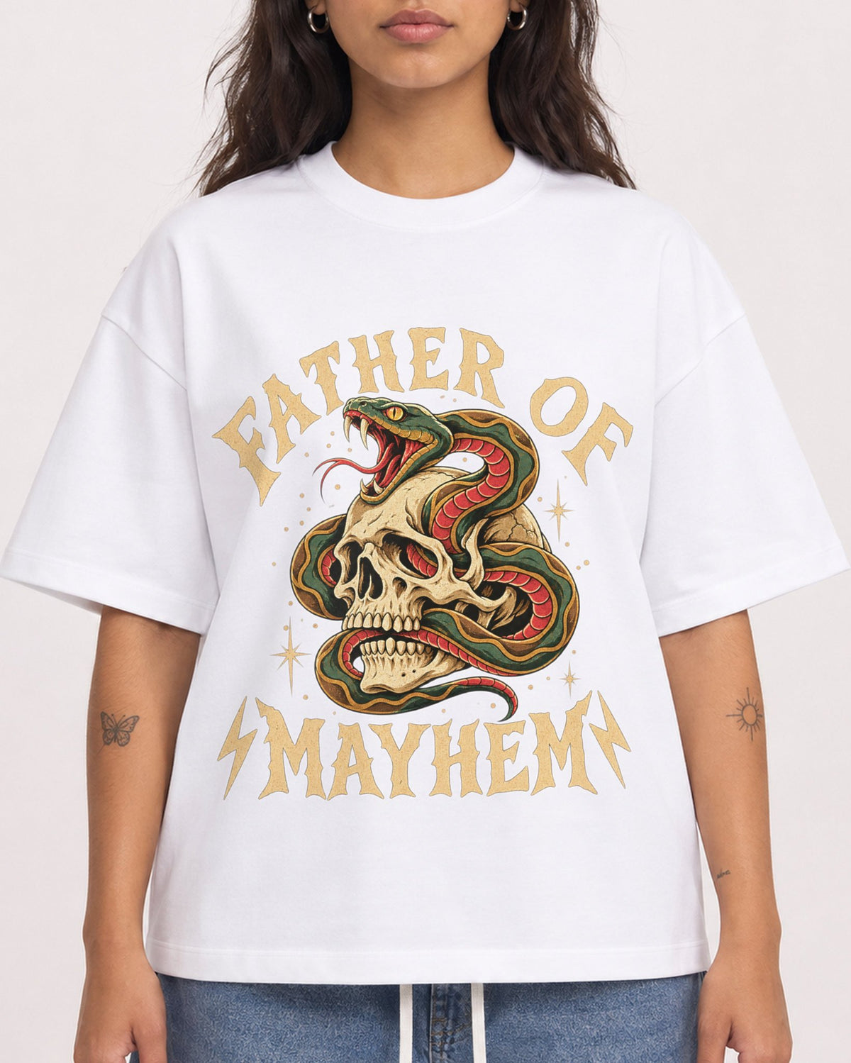 Mockup Boxy Heavyweight Tee White female close-up 06