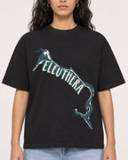 Mockup Boxy Heavyweight Tee Black female close-up 07
