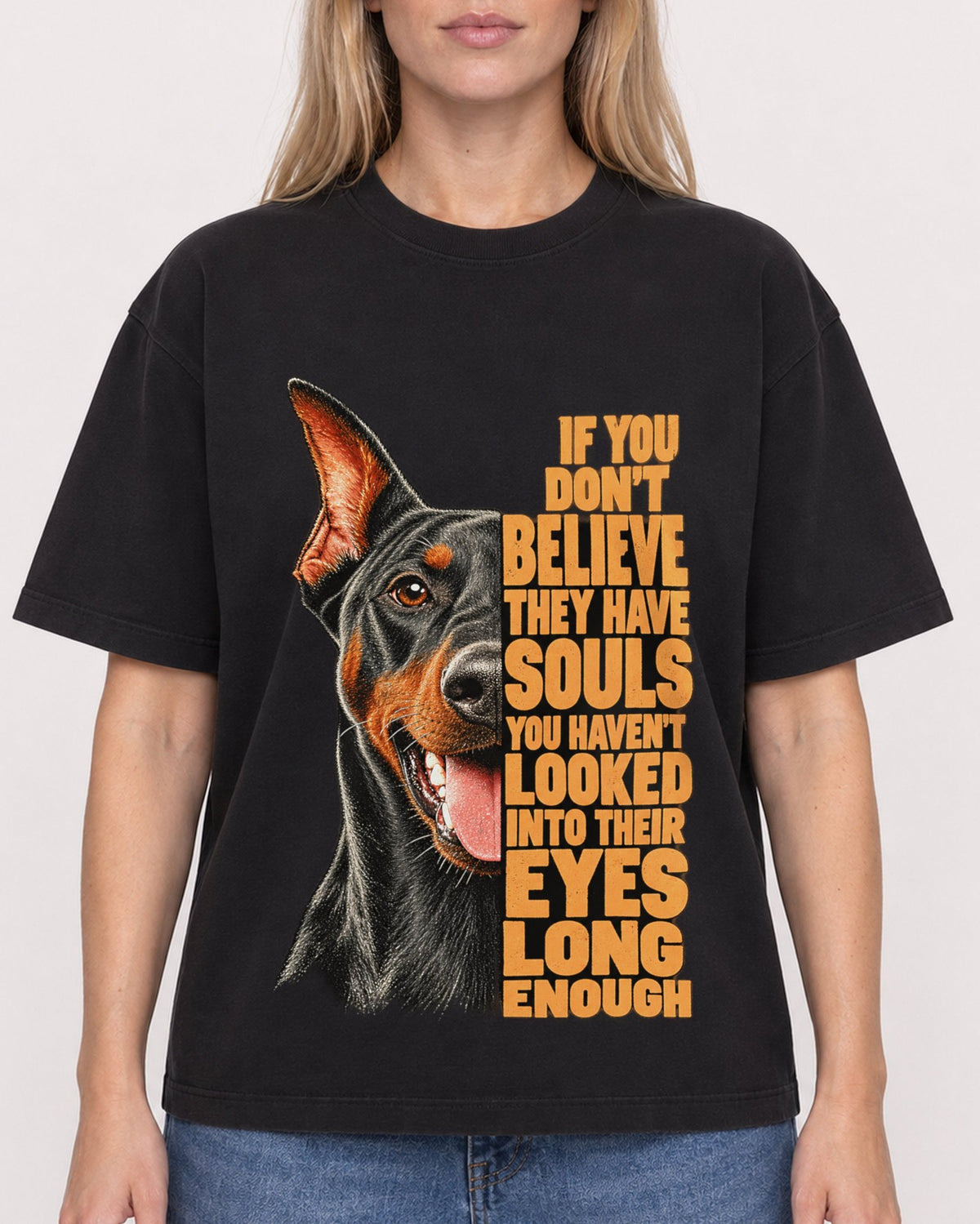 Mockup Boxy Heavyweight Tee Black female close-up 08