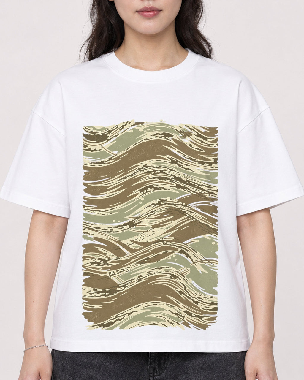 Mockup Boxy Heavyweight Tee White female close-up 03