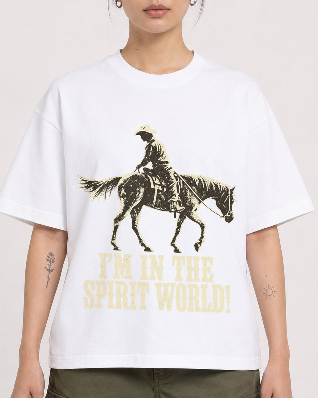 Mockup Boxy Heavyweight Tee White female close-up 12