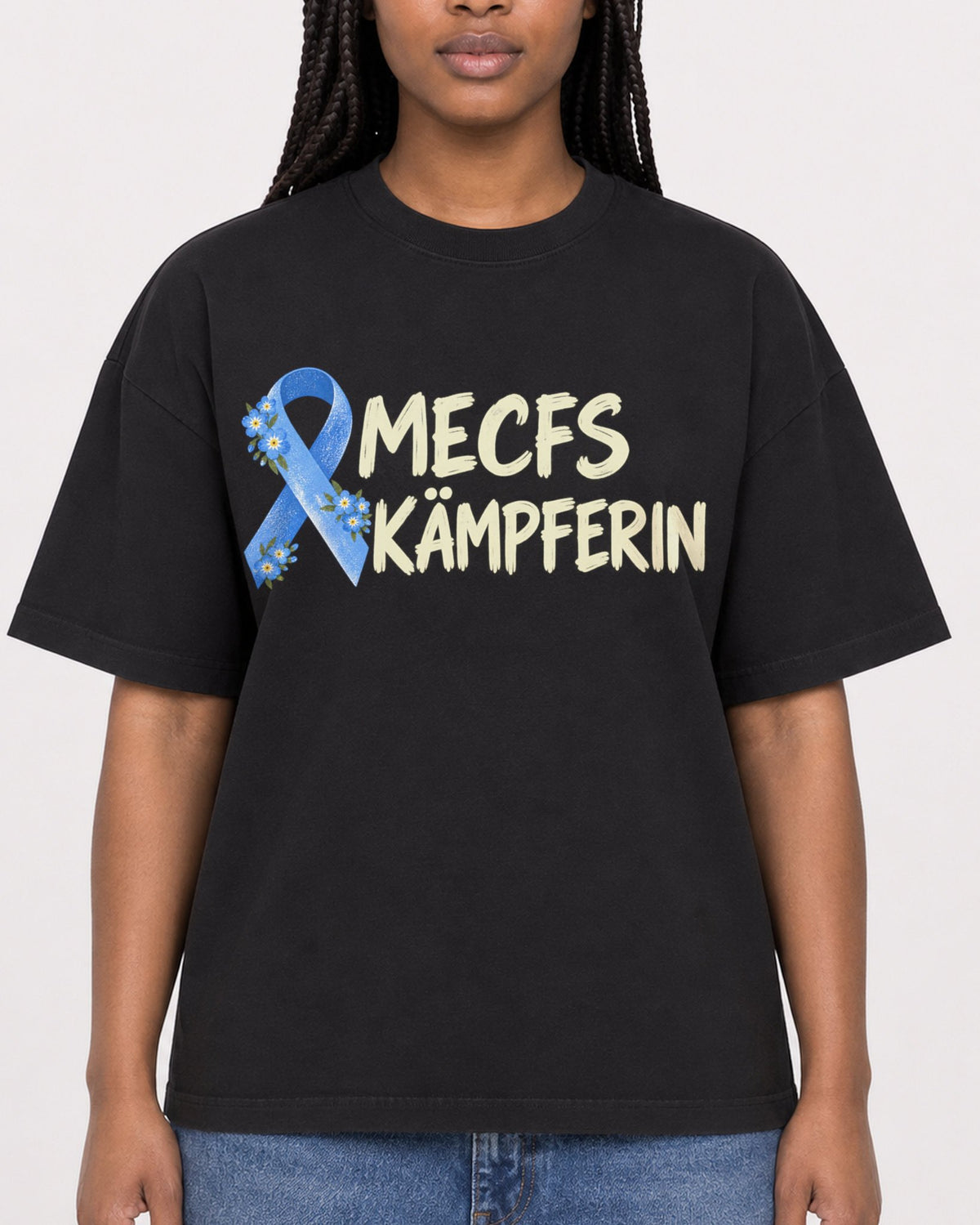 Mockup Boxy Heavyweight Tee Black female close-up 04