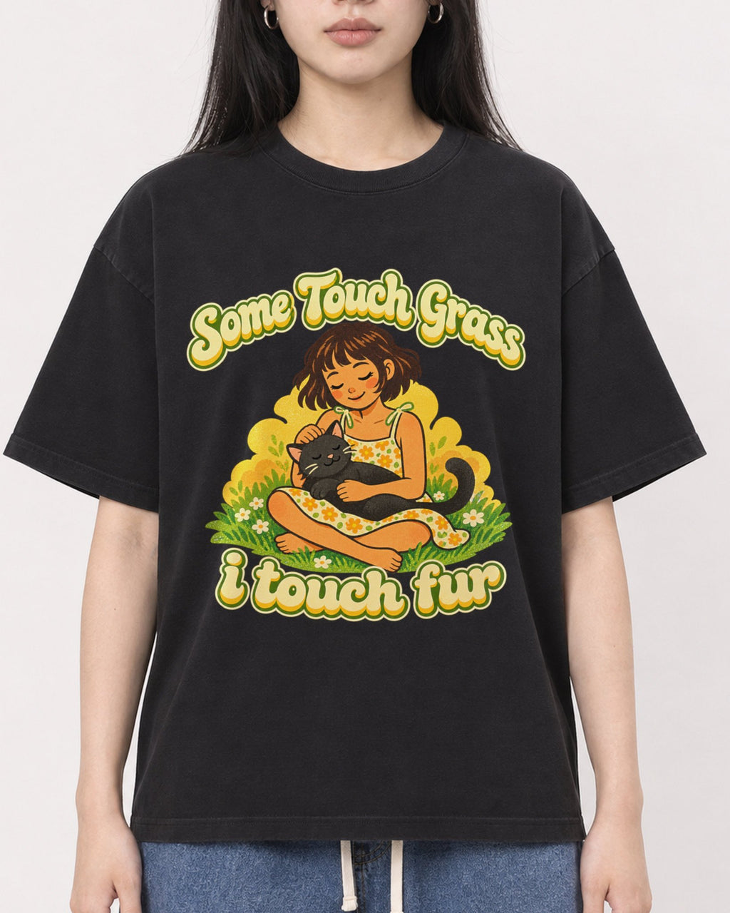 Mockup Boxy Heavyweight Tee Black female close-up 01