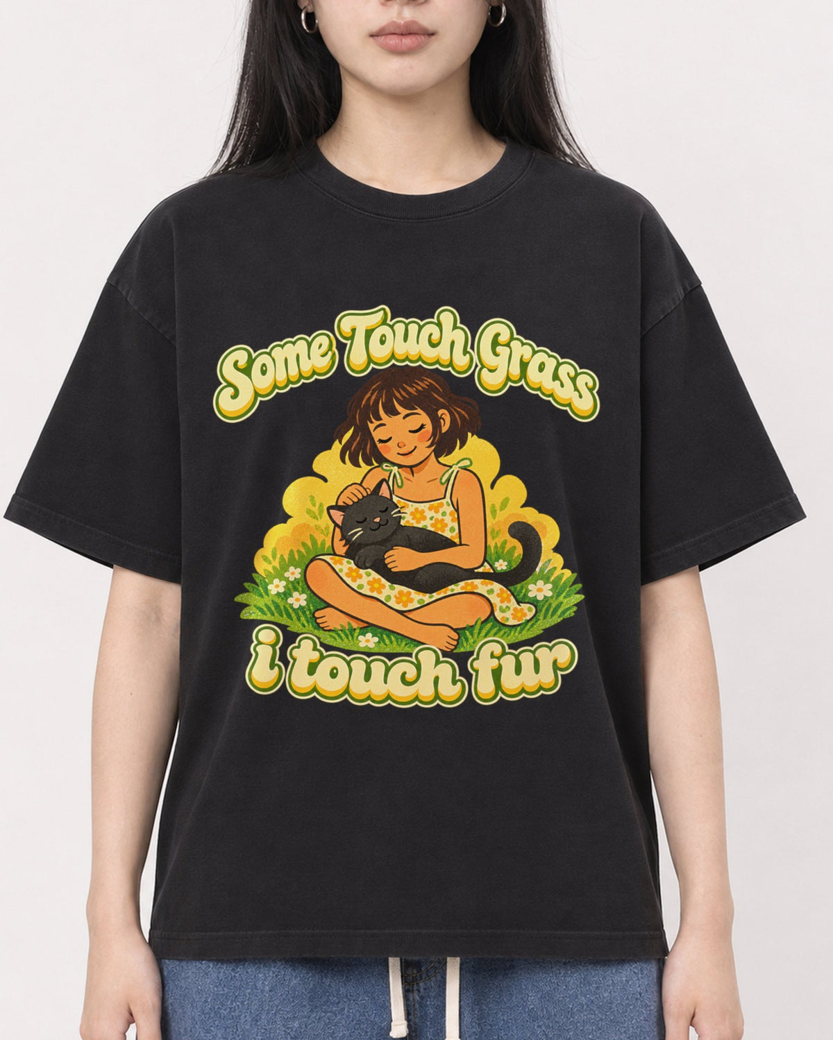 Mockup Boxy Heavyweight Tee Black female close-up 01