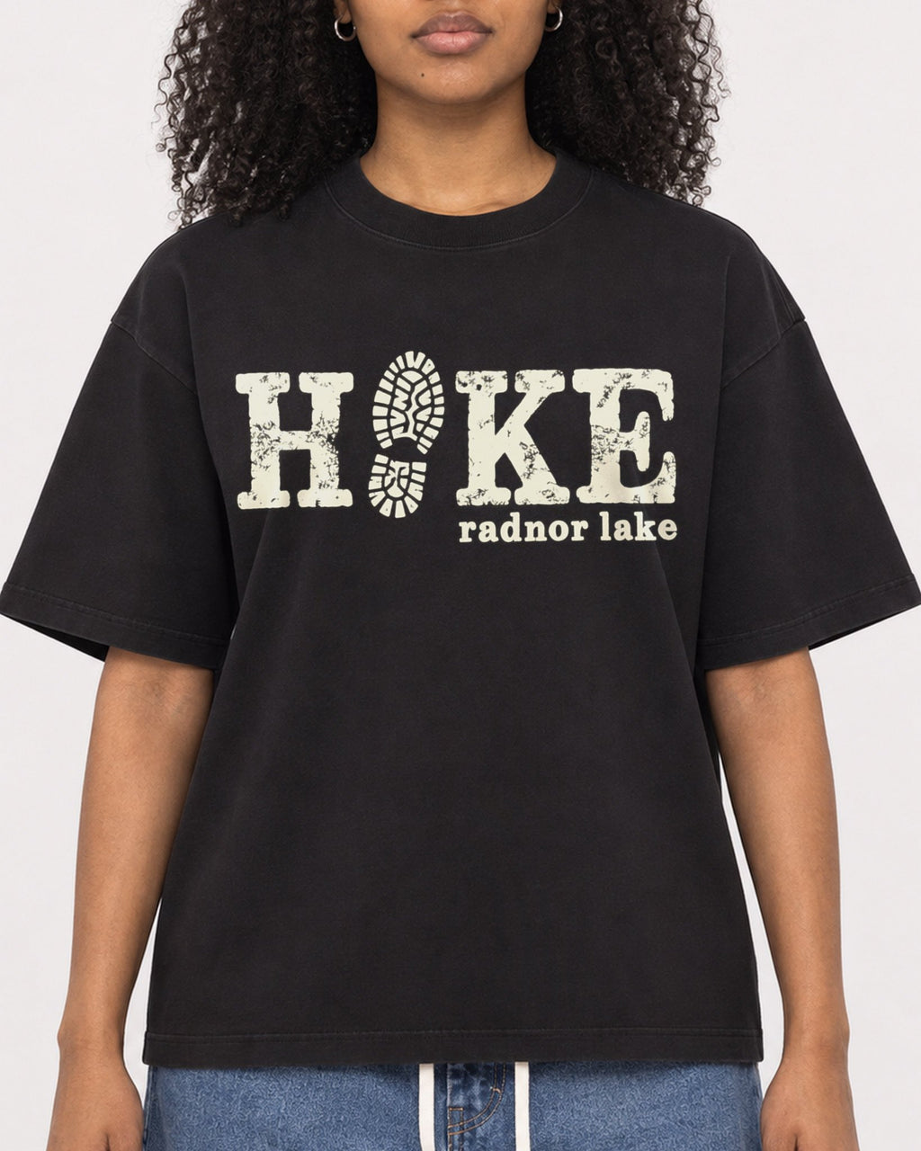 Mockup Boxy Heavyweight Tee Black female close-up 05