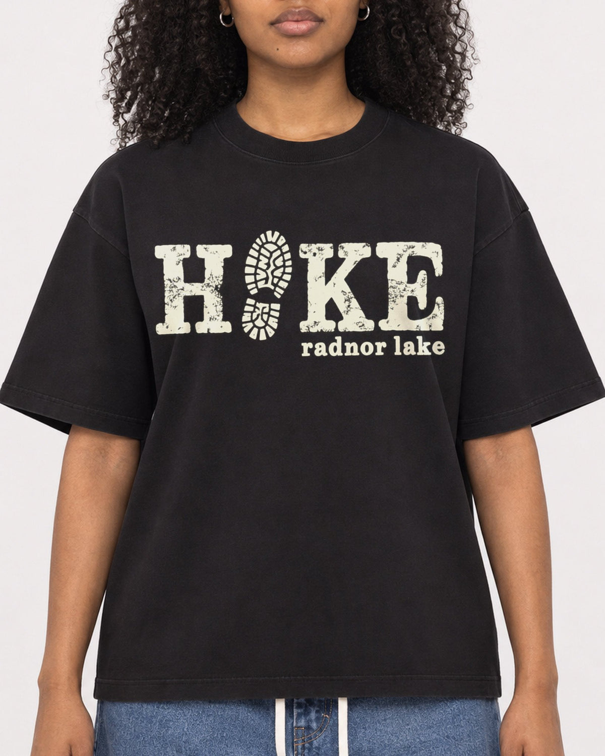 Mockup Boxy Heavyweight Tee Black female close-up 05