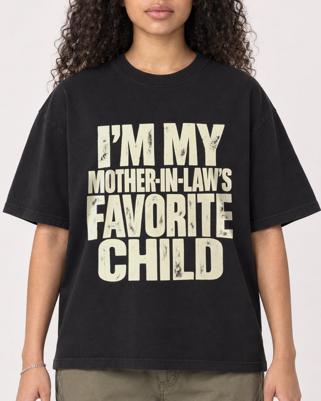 Mockup Boxy Heavyweight Tee Black female close-up 10
