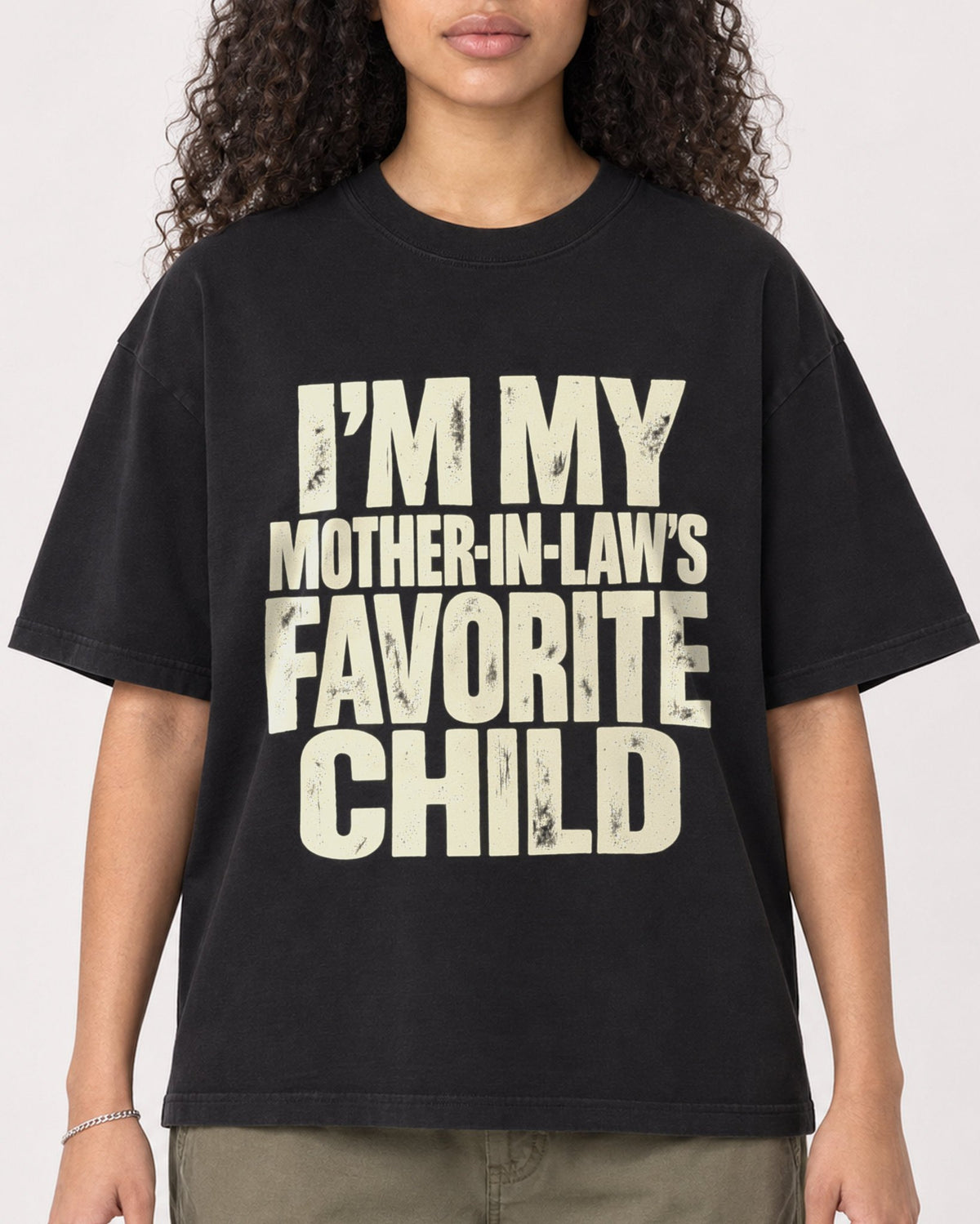 Mockup Boxy Heavyweight Tee Black female close-up 10
