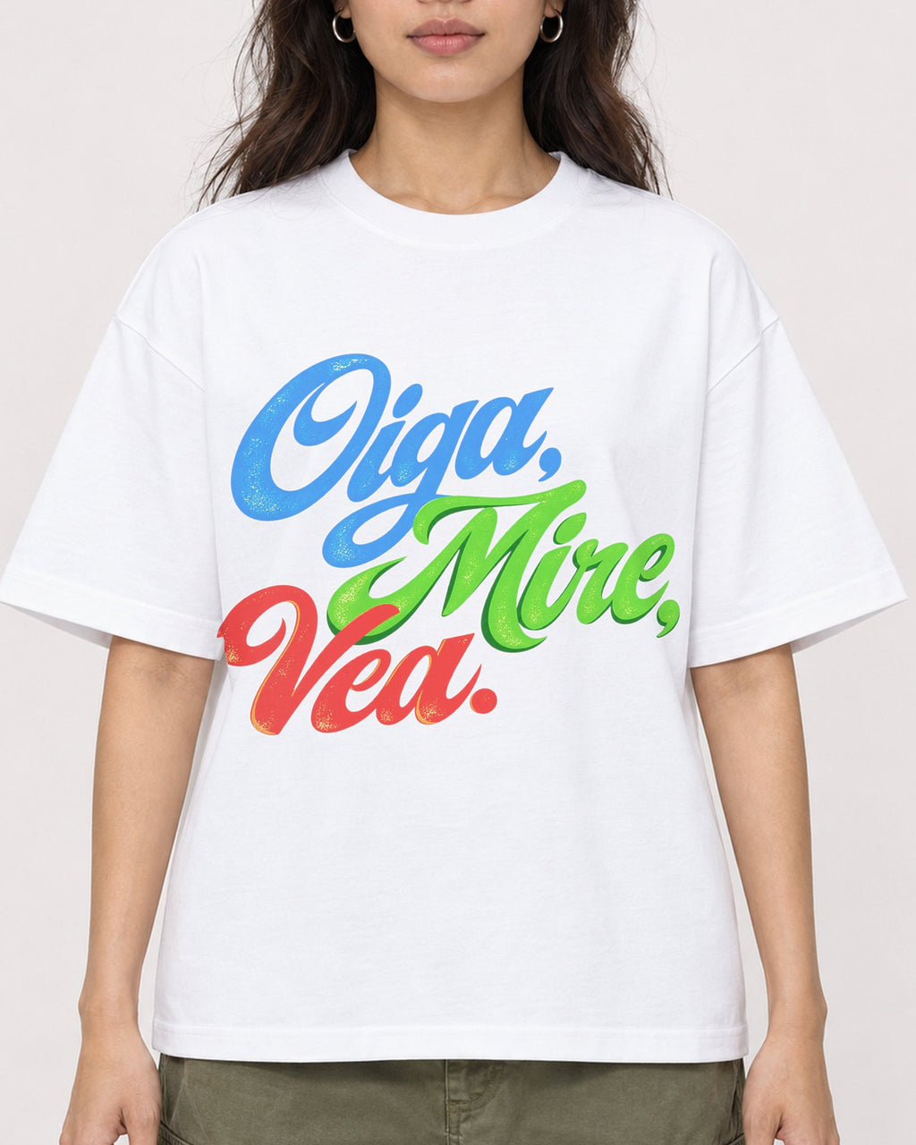 Mockup Boxy Heavyweight Tee White female close-up 02