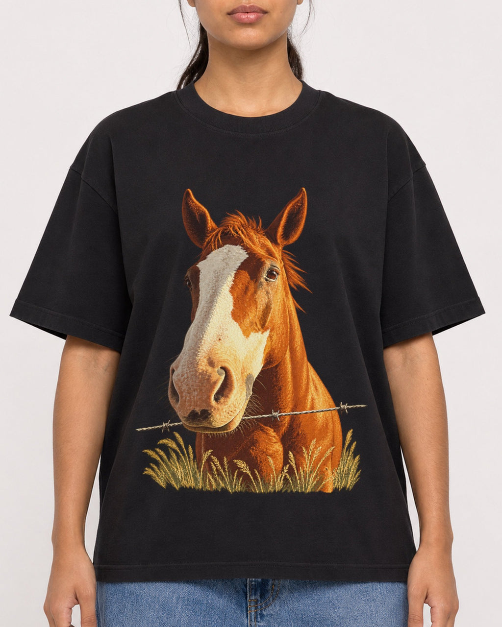 Mockup Boxy Heavyweight Tee Black female close-up 16