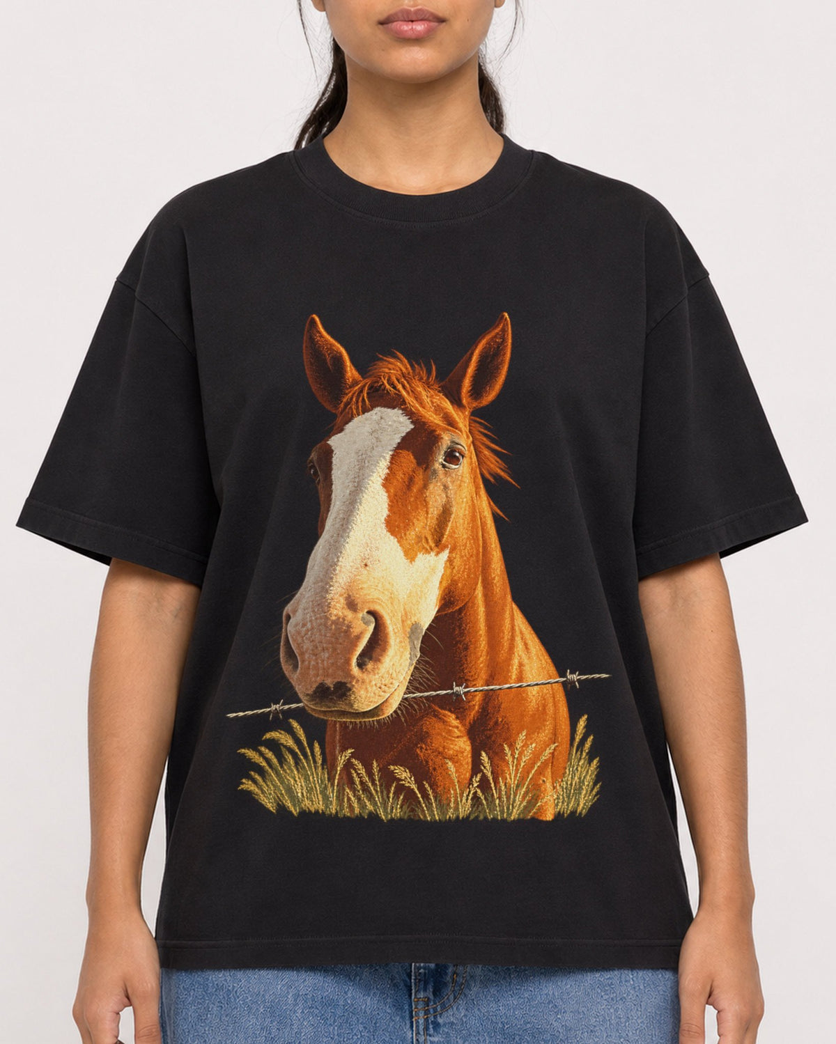 Mockup Boxy Heavyweight Tee Black female close-up 16