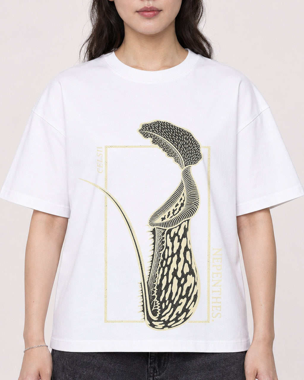 Mockup Boxy Heavyweight Tee White female close-up 03